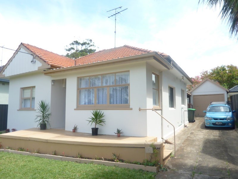 6 Whitfield Pde, Hurstville Grove NSW 2220