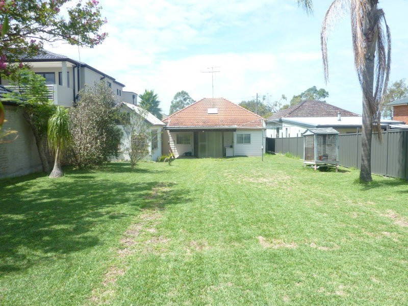 6 Whitfield Pde, Hurstville Grove NSW 2220