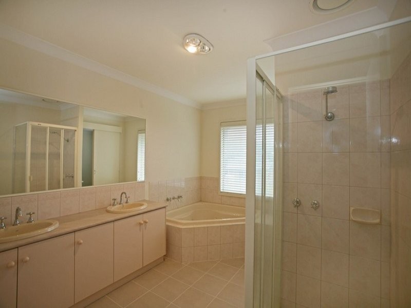 12 Wanderer Court, Berwick VIC 3806