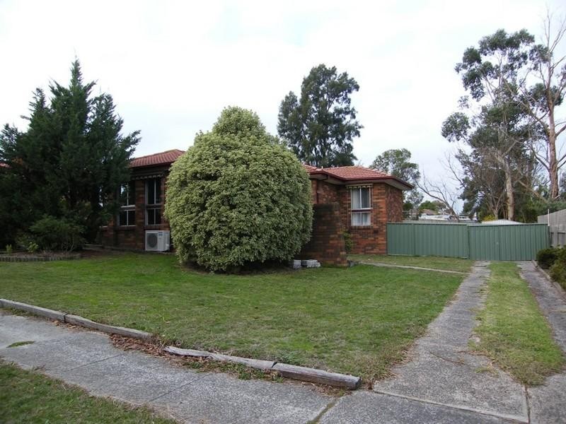 2 Bradley Terrace, Narre Warren VIC 3805