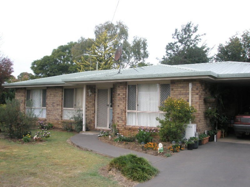 8 Cunningham, Pittsworth QLD 4356