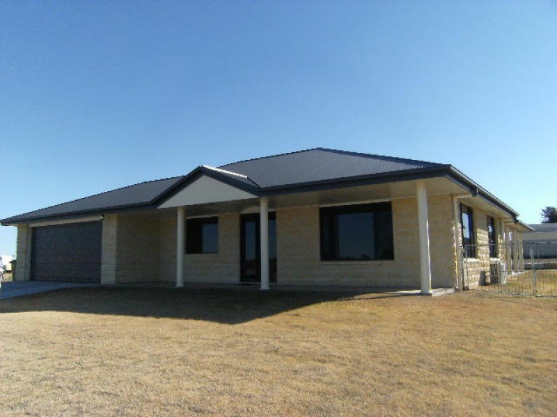 11 Sullivan Crescent, Pittsworth QLD 4356