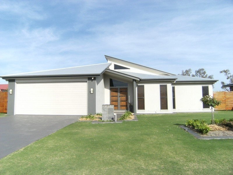 11 Fairway Drive, Pittsworth QLD 4356