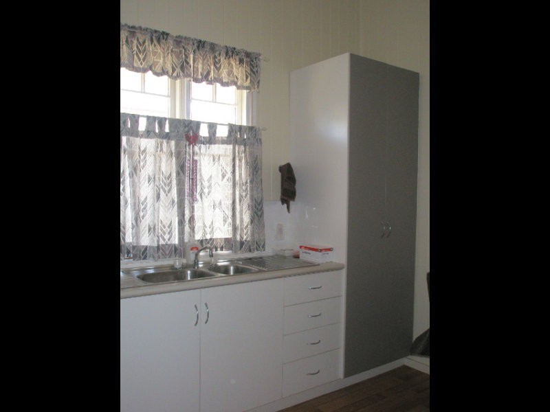 3 Short, Southbrook QLD 4363