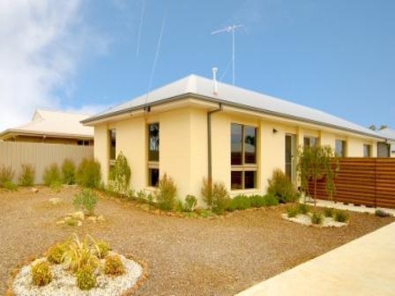 Unit 1 104 McClelland Avenue, Lara VIC 3212