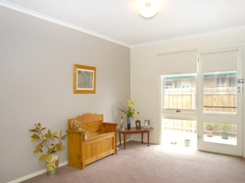 Unit 1 104 McClelland Avenue, Lara VIC 3212