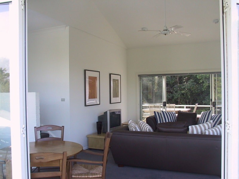 18 Beryl Boulevarde, Pearl Beach NSW 2256