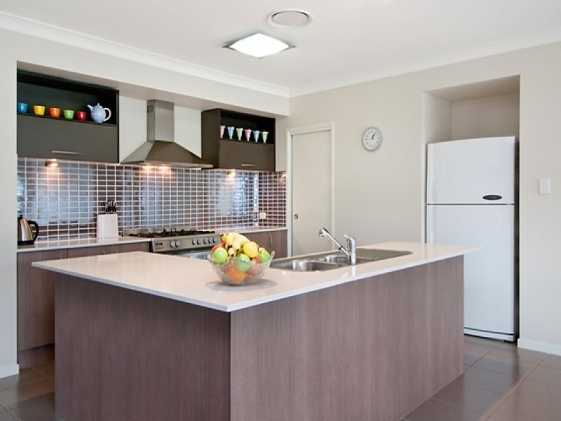 1 Teneale Place, Glass House Mountains QLD 4518