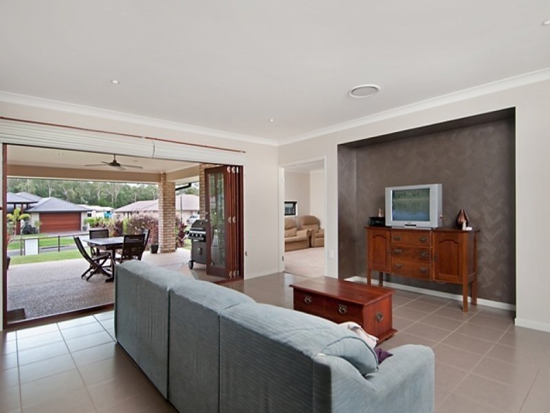 1 Teneale Place, Glass House Mountains QLD 4518