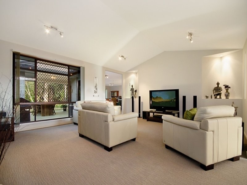 9 Taryn Close, Glass House Mountains QLD 4518