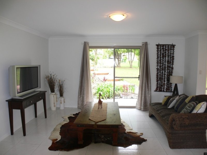 10 Allan Avenue, Glass House Mountains QLD 4518