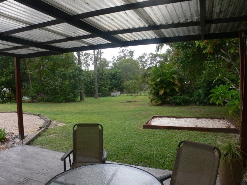 10 Allan Avenue, Glass House Mountains QLD 4518