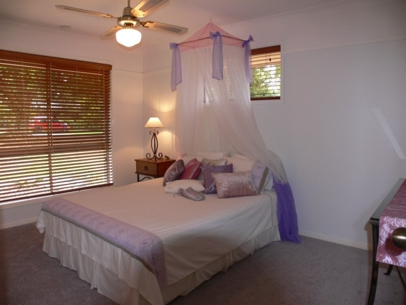 10 Allan Avenue, Glass House Mountains QLD 4518