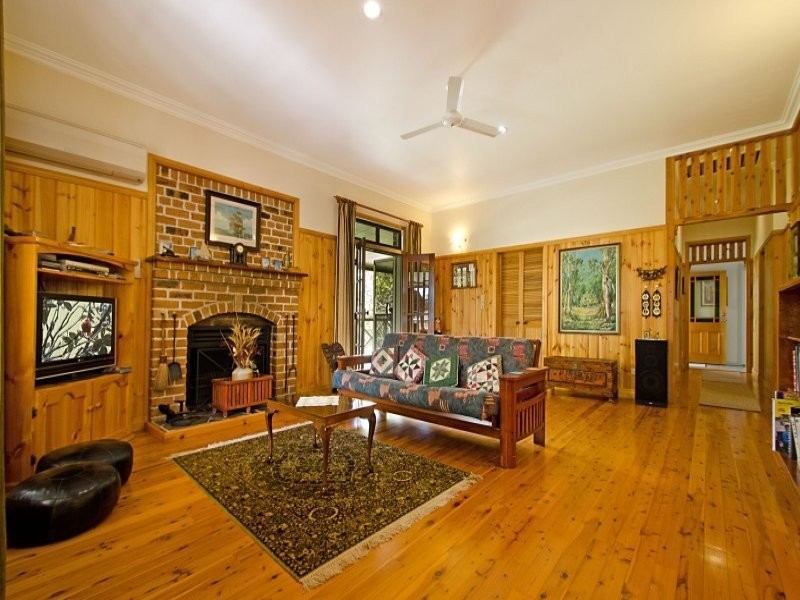 7 Crittenden Road, Glass House Mountains QLD 4518
