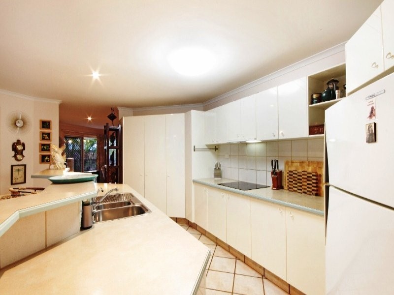 24 Ridgemount Place, Glass House Mountains QLD 4518