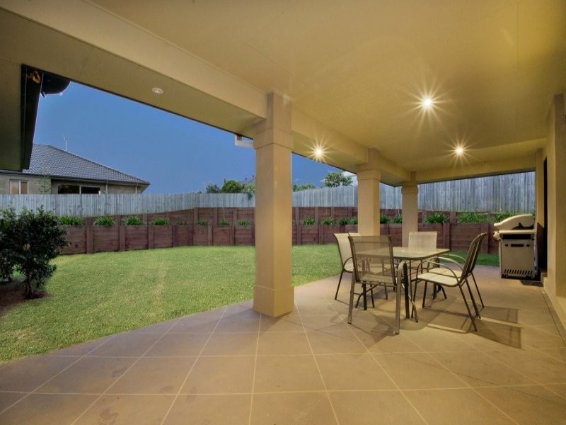 15 Smerdon Way, Glass House Mountains QLD 4518