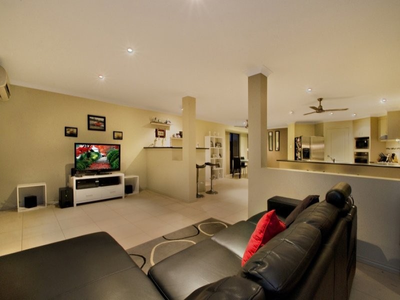 15 Smerdon Way, Glass House Mountains QLD 4518