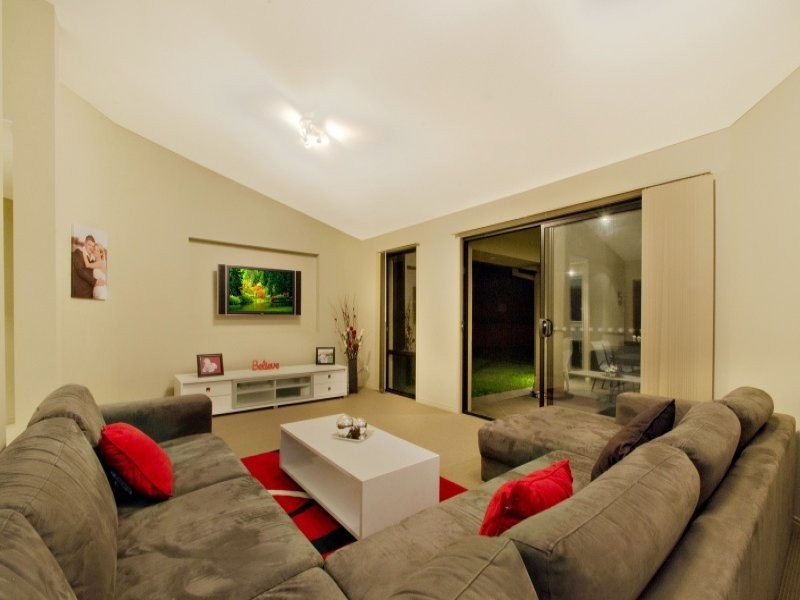 15 Smerdon Way, Glass House Mountains QLD 4518