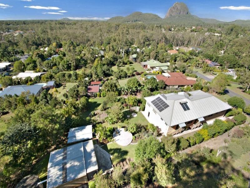 8 Knowles Place, Glass House Mountains QLD 4518