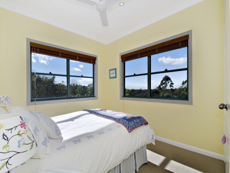 8 Knowles Place, Glass House Mountains QLD 4518