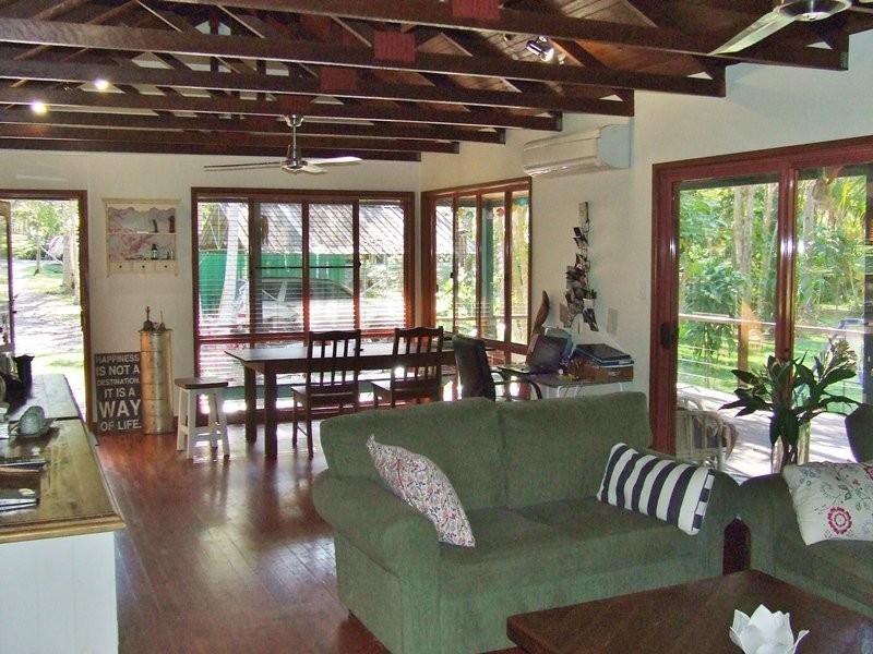 2 Annie Street, Landsborough QLD 4550