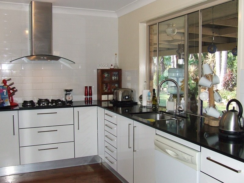 15 Parkview Road, Glass House Mountains QLD 4518