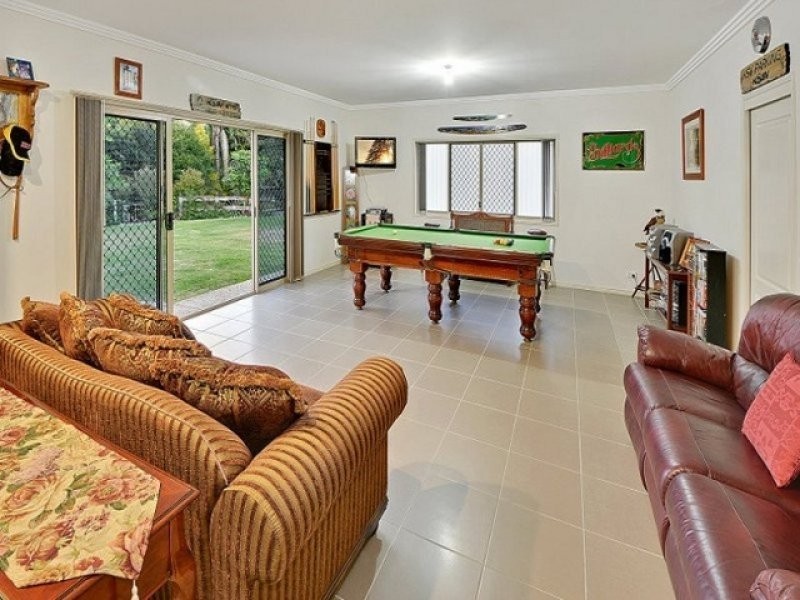 18 Otto Nothling Pl, Beerwah QLD 4519