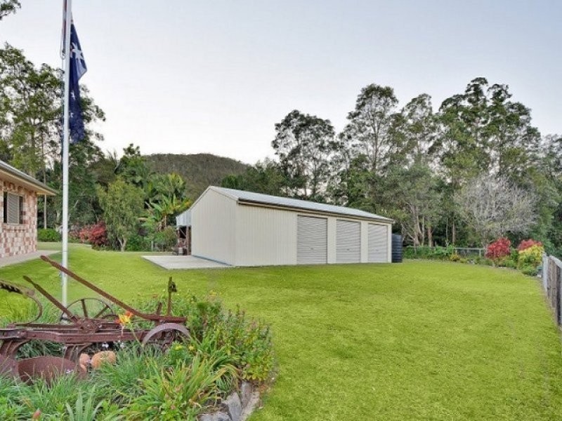 18 Otto Nothling Pl, Beerwah QLD 4519