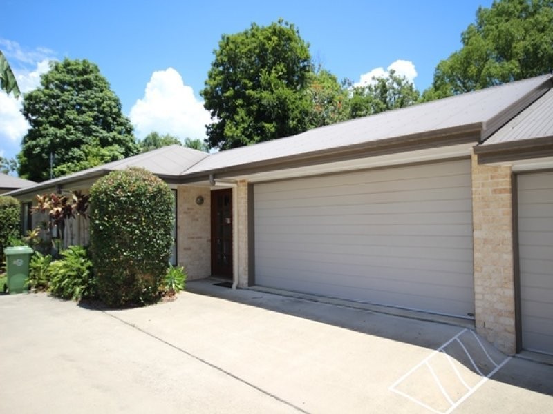 2/61 Beerwah pde, Beerwah QLD 4519