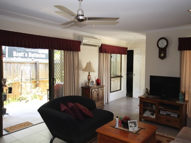 2/61 Beerwah pde, Beerwah QLD 4519