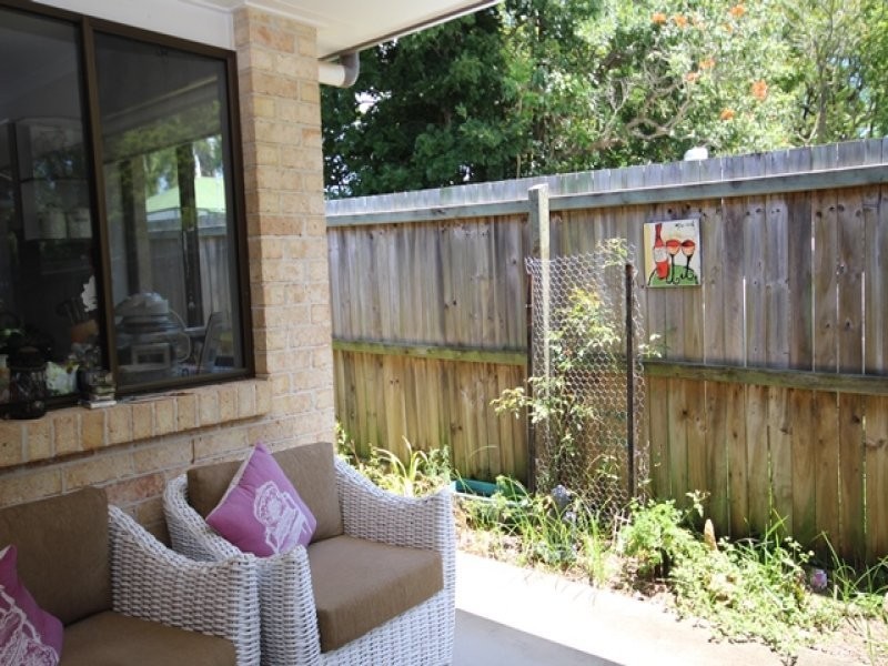 2/61 Beerwah pde, Beerwah QLD 4519