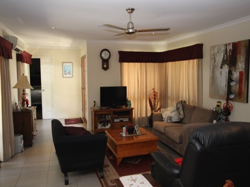 2/61 Beerwah pde, Beerwah QLD 4519