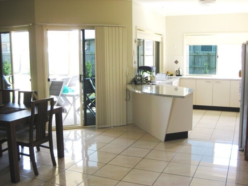 8 Coastal Avenue, Beerwah QLD 4519