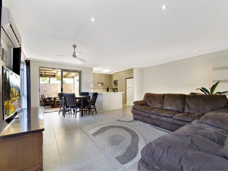 8/81a Beerwah Parade, Beerwah QLD 4519