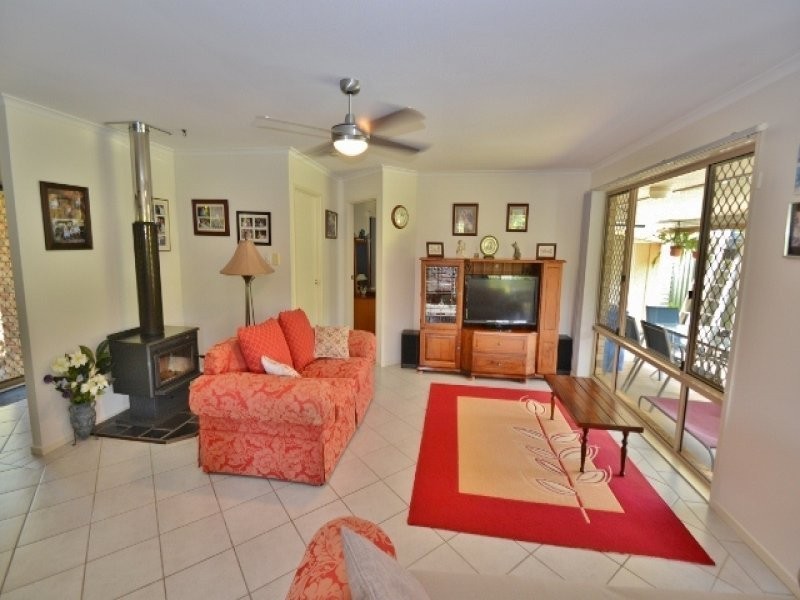 2 Paul Place, Glass House Mountains QLD 4518