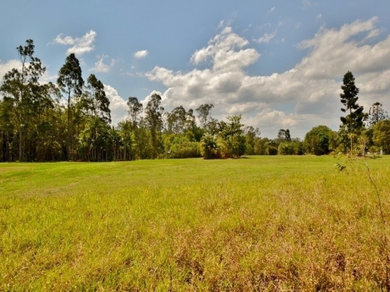 2 Paul Place, Glass House Mountains QLD 4518
