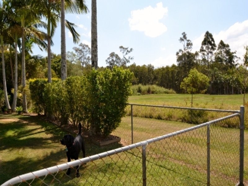 2 Paul Place, Glass House Mountains QLD 4518