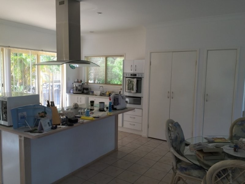 23 Parkview Rd, Glass House Mountains QLD 4518