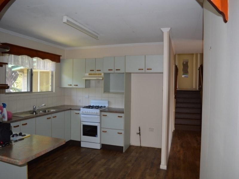 5 Coonowrin Rd, Glass House Mountains QLD 4518