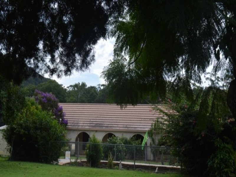 122 Coonowrin Rd, Glass House Mountains QLD 4518