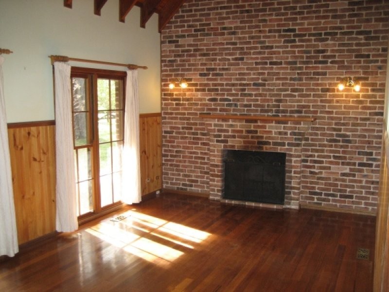 4 Sullivan Road, Burradoo NSW 2576