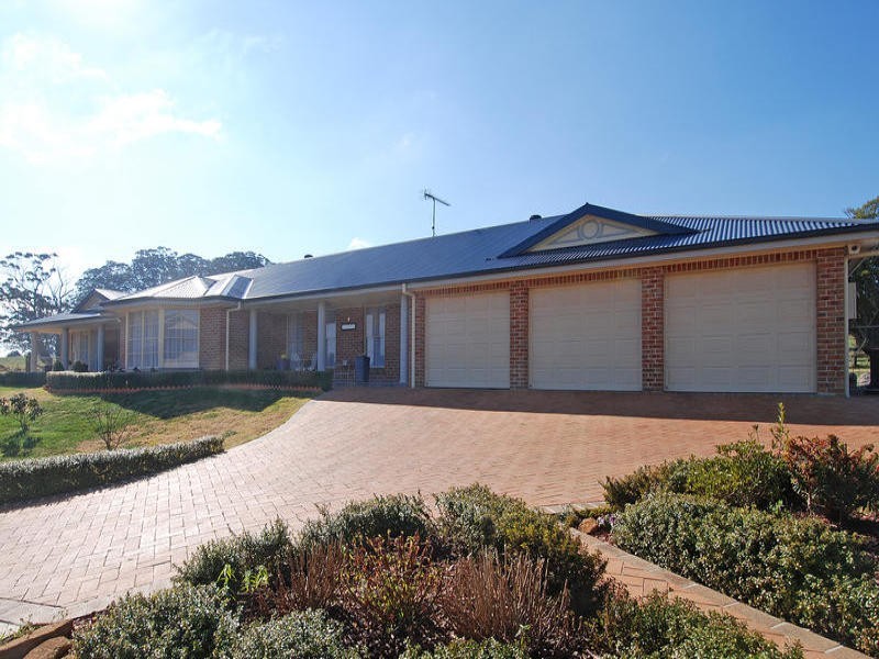 8 Barrengarry Street, Robertson NSW 2577