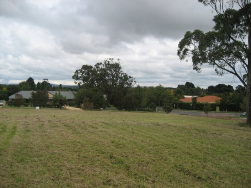 32 Highland Drive, East Bowral NSW 2576