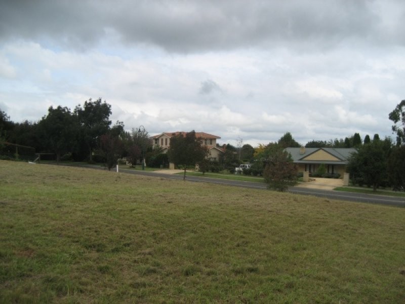 32 Highland Drive, East Bowral NSW 2576