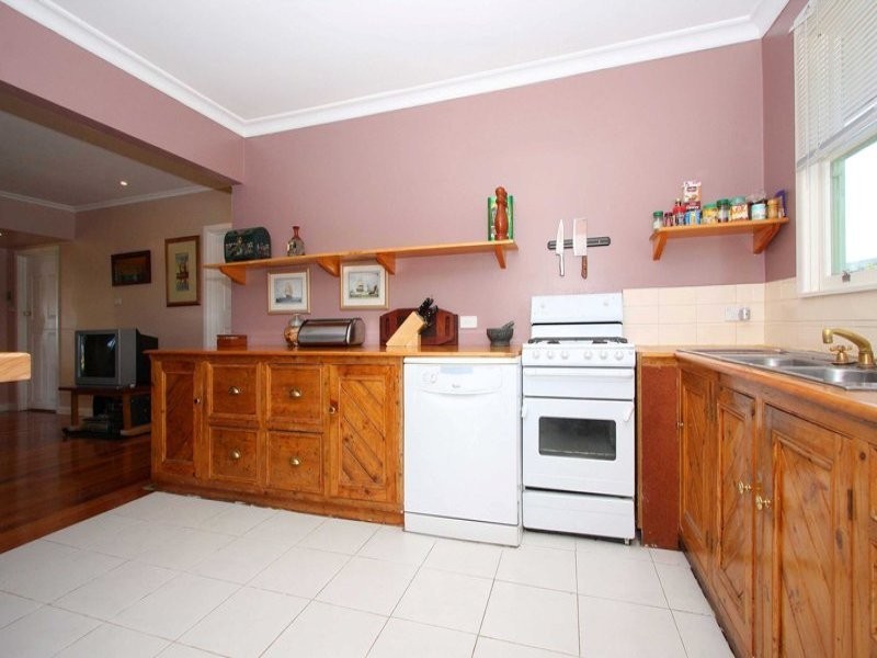 28 Strathmerton Street, Reservoir VIC 3073