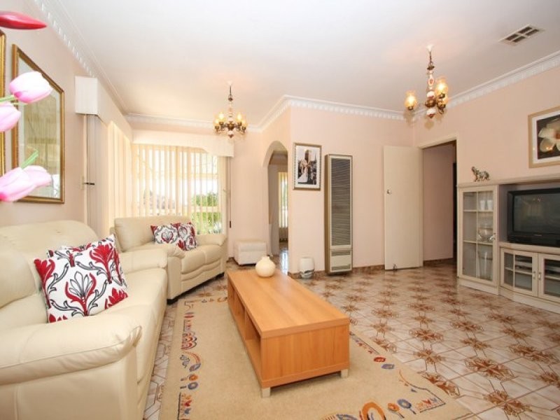 137 Broadhurst Avenue, Reservoir VIC 3073