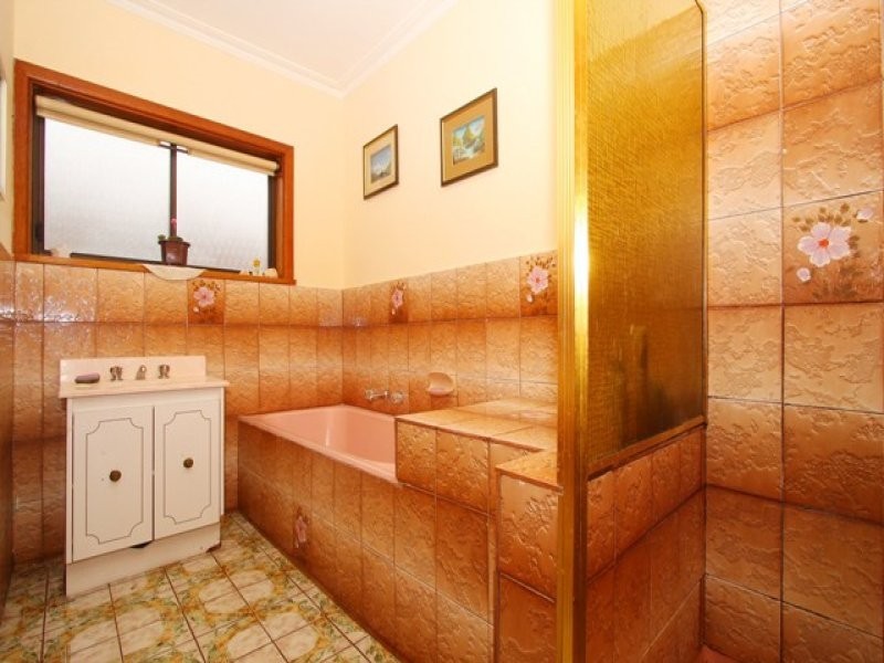 102 Alexander Avenue, Thomastown VIC 3074