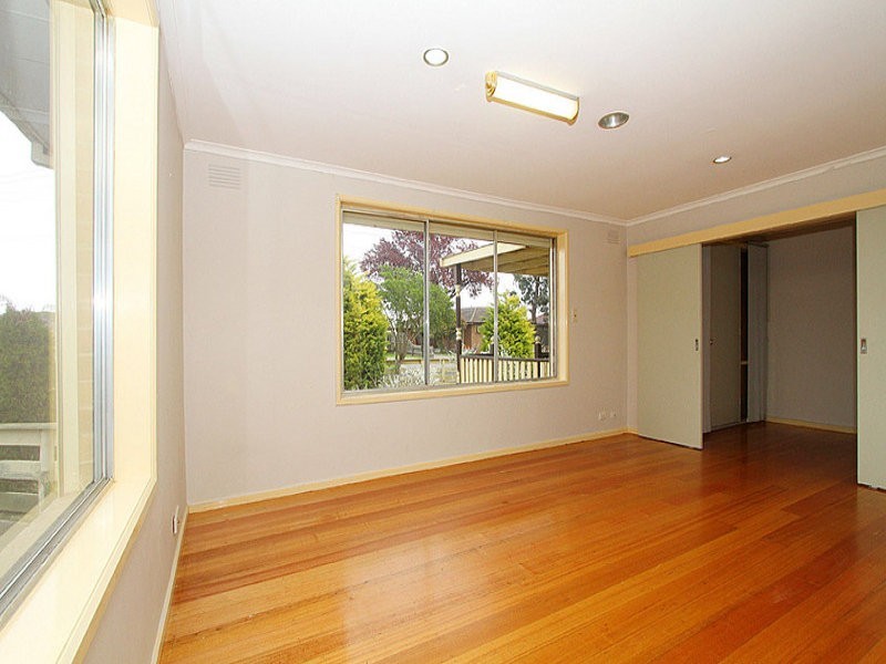8 Buller Parade, Lalor VIC 3075