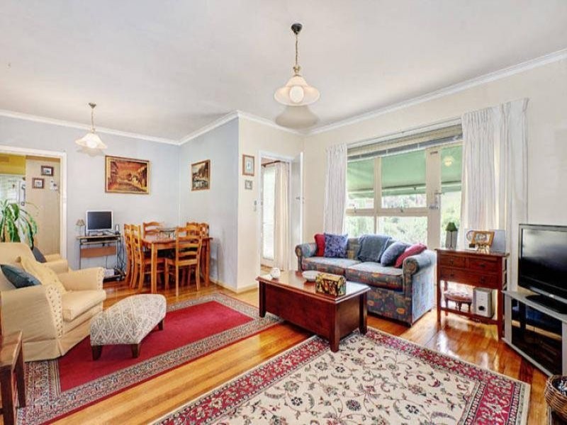 8 Lucille Avenue, Reservoir VIC 3073