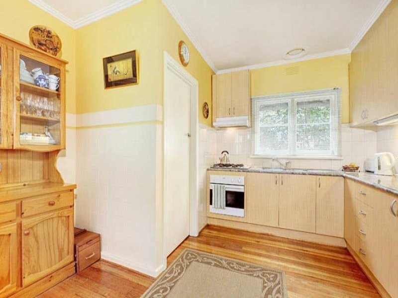 8 Lucille Avenue, Reservoir VIC 3073
